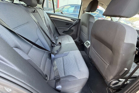 Volkswagen Golf 2.0 TDI BlueMotion Tech SE DSG Euro 5 (s/s) 5dr 17