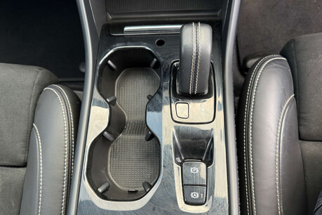 Volvo XC40 1.5h T4 Recharge 10.7kWh R-Design Auto Euro 6 (s/s) 5dr 7