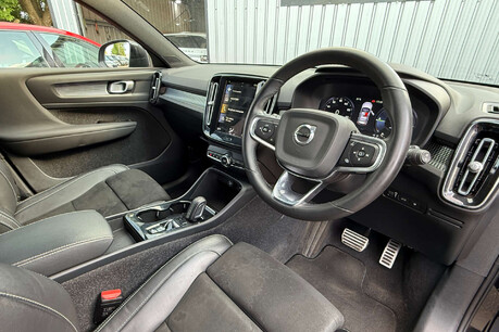 Volvo XC40 1.5h T4 Recharge 10.7kWh R-Design Auto Euro 6 (s/s) 5dr 8