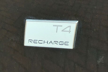 Volvo XC40 1.5h T4 Recharge 10.7kWh R-Design Auto Euro 6 (s/s) 5dr 24