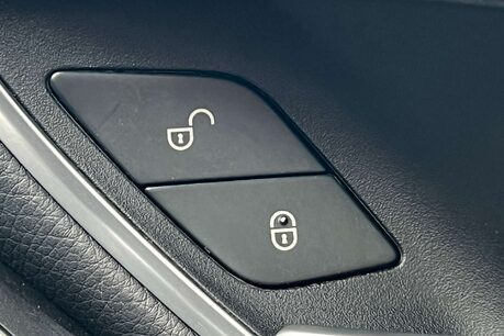 Mercedes-Benz C Class 2.1 C300dh AMG Line (Premium) Saloon 4dr Diesel Hybrid G-Tronic+ Euro 6 (s/ 80