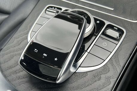 Mercedes-Benz C Class 2.1 C300dh AMG Line (Premium) Saloon 4dr Diesel Hybrid G-Tronic+ Euro 6 (s/ 42