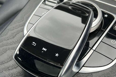 Mercedes-Benz C Class 2.1 C300dh AMG Line (Premium) Saloon 4dr Diesel Hybrid G-Tronic+ Euro 6 (s/ 43