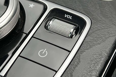 Mercedes-Benz C Class 2.1 C300dh AMG Line (Premium) Saloon 4dr Diesel Hybrid G-Tronic+ Euro 6 (s/ 44