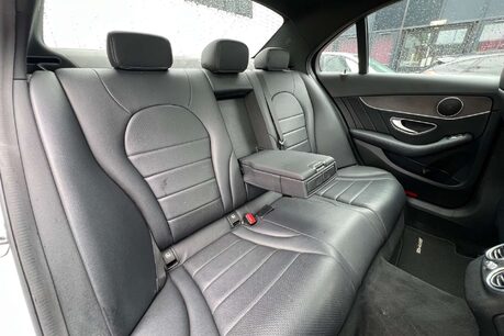 Mercedes-Benz C Class 2.1 C300dh AMG Line (Premium) Saloon 4dr Diesel Hybrid G-Tronic+ Euro 6 (s/ 27