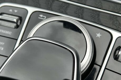 Mercedes-Benz C Class 2.1 C300dh AMG Line (Premium) Saloon 4dr Diesel Hybrid G-Tronic+ Euro 6 (s/ 45