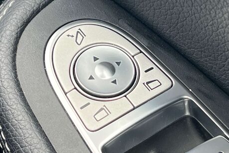 Mercedes-Benz C Class 2.1 C300dh AMG Line (Premium) Saloon 4dr Diesel Hybrid G-Tronic+ Euro 6 (s/ 76