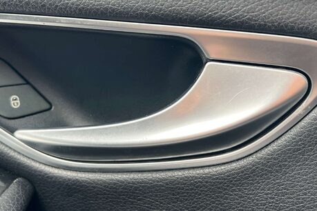 Mercedes-Benz C Class 2.1 C300dh AMG Line (Premium) Saloon 4dr Diesel Hybrid G-Tronic+ Euro 6 (s/ 79