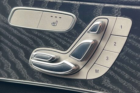 Mercedes-Benz C Class 2.1 C300dh AMG Line (Premium) Saloon 4dr Diesel Hybrid G-Tronic+ Euro 6 (s/ 81