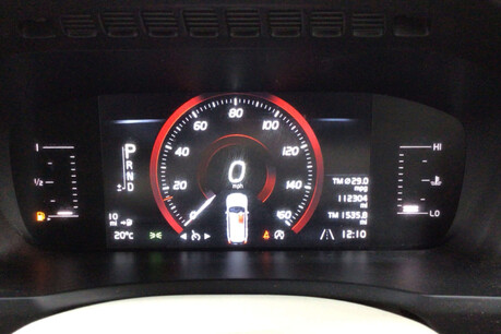 Volvo XC90 2.0 D5 Momentum SUV 5dr Diesel Geartronic 4WD Euro 6 (s/s) (225 ps) 9