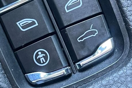 Porsche Panamera 3.0D V6 Hatchback 5dr Diesel TiptronicS Euro 5 (250 ps) 76