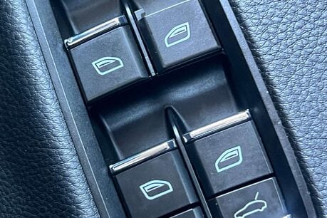 Porsche Panamera 3.0D V6 Hatchback 5dr Diesel TiptronicS Euro 5 (250 ps) 75