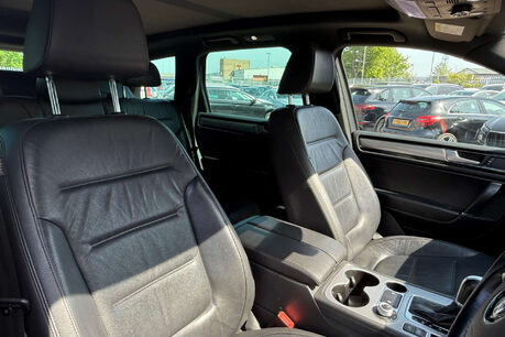 Volkswagen Touareg 3.0 TDI V6 BlueMotion Tech R-Line SUV 5dr Diesel Tiptronic 4WD Euro 6 (s/s) 7