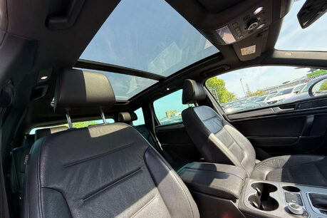 Volkswagen Touareg 3.0 TDI V6 BlueMotion Tech R-Line SUV 5dr Diesel Tiptronic 4WD Euro 6 (s/s) 11