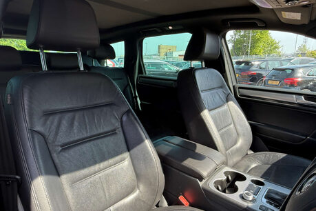 Volkswagen Touareg 3.0 TDI V6 BlueMotion Tech R-Line SUV 5dr Diesel Tiptronic 4WD Euro 6 (s/s) 13