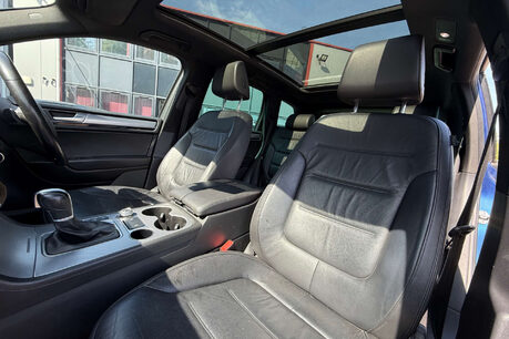 Volkswagen Touareg 3.0 TDI V6 BlueMotion Tech R-Line SUV 5dr Diesel Tiptronic 4WD Euro 6 (s/s) 17