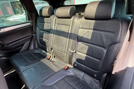 Volkswagen Touareg 3.0 TDI V6 BlueMotion Tech R-Line SUV 5dr Diesel Tiptronic 4WD Euro 6 (s/s) 19