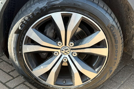 Volkswagen Touareg 3.0 TDI V6 BlueMotion Tech R-Line SUV 5dr Diesel Tiptronic 4WD Euro 6 (s/s) 22