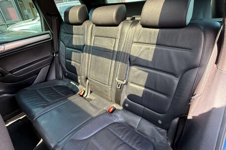 Volkswagen Touareg 3.0 TDI V6 BlueMotion Tech R-Line SUV 5dr Diesel Tiptronic 4WD Euro 6 (s/s) 26