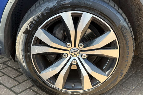 Volkswagen Touareg 3.0 TDI V6 BlueMotion Tech R-Line SUV 5dr Diesel Tiptronic 4WD Euro 6 (s/s) 47