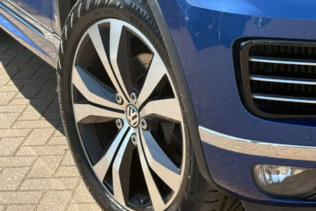 Volkswagen Touareg 3.0 TDI V6 BlueMotion Tech R-Line SUV 5dr Diesel Tiptronic 4WD Euro 6 (s/s) 74