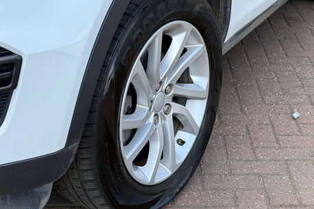 Land Rover Discovery Sport 2.0 TD4 SE SUV 5dr Diesel Manual 4WD Euro 6 (s/s) (180 ps) 41