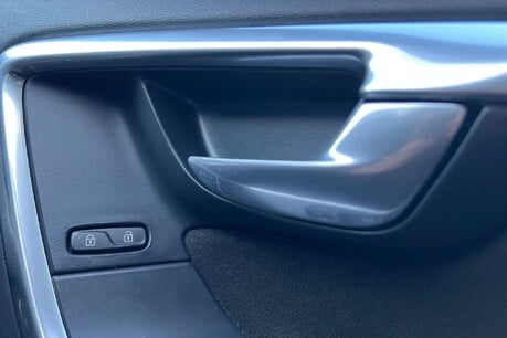 Volvo XC60 2.4 D5 R-Design Nav Geartronic AWD Euro 5 5dr 55