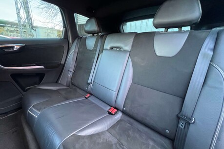 Volvo XC60 2.4 D5 R-Design Nav Geartronic AWD Euro 5 5dr 24