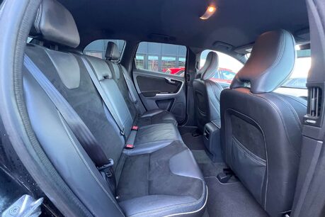 Volvo XC60 2.4 D5 R-Design Nav Geartronic AWD Euro 5 5dr 22