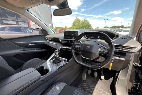 Peugeot 3008 1.2 PureTech Active Euro 6 (s/s) 5dr 9