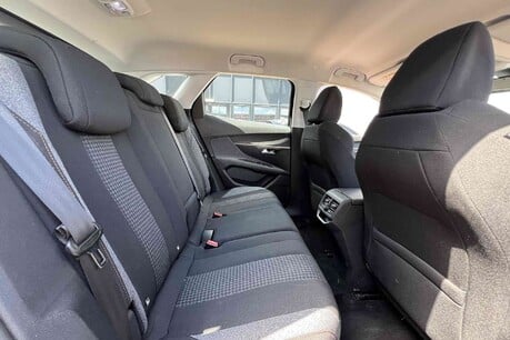 Peugeot 3008 1.2 PureTech Active Euro 6 (s/s) 5dr 17