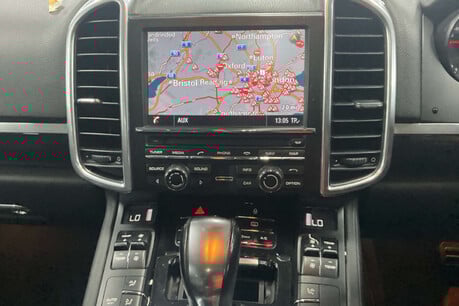 Porsche Cayenne 3.0 TD V6 SUV 5dr Diesel Tiptronic 4WD Euro 5 (s/s) (240 ps) 11