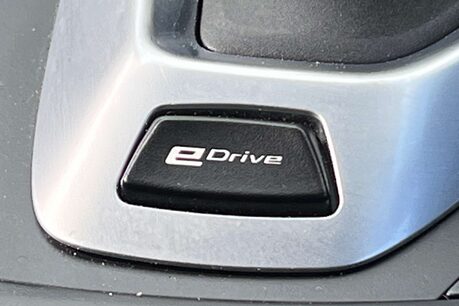 BMW 3 Series 2.0 330e 7.6kWh M Sport Saloon 4dr Petrol Plug-in Hybrid Auto Euro 6 (s/s)  37