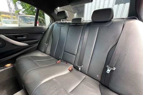 BMW 3 Series 2.0 330e 7.6kWh M Sport Saloon 4dr Petrol Plug-in Hybrid Auto Euro 6 (s/s)  24