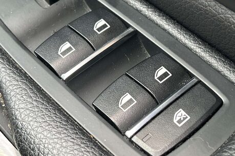 BMW 3 Series 2.0 330e 7.6kWh M Sport Saloon 4dr Petrol Plug-in Hybrid Auto Euro 6 (s/s)  61