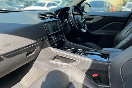 Jaguar F-Pace 2.0 D180 R-Sport SUV 5dr Diesel Auto Euro 6 (s/s) (180 ps) 32