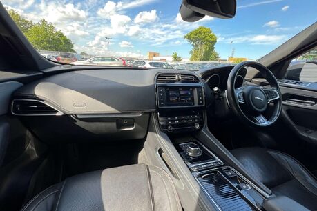 Jaguar F-Pace 2.0 D180 R-Sport SUV 5dr Diesel Auto Euro 6 (s/s) (180 ps) 33