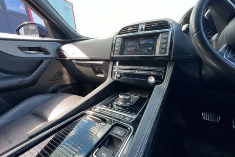 Jaguar F-Pace 2.0 D180 R-Sport SUV 5dr Diesel Auto Euro 6 (s/s) (180 ps) 34