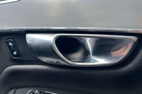 Volvo XC90 2.0 D5 PowerPulse Momentum SUV 5dr Diesel Auto 4WD Euro 6 (s/s) (235 ps) 57
