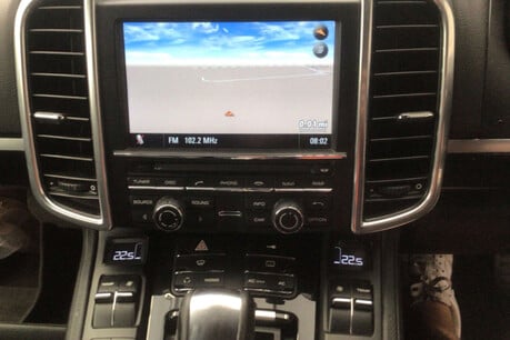 Porsche Cayenne 3.0 TD V6 SUV 5dr Diesel Tiptronic 4WD Euro 5 (s/s) (240 ps) 6