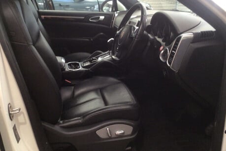 Porsche Cayenne 3.0 TD V6 SUV 5dr Diesel Tiptronic 4WD Euro 5 (s/s) (240 ps) 7