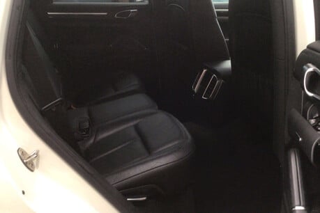 Porsche Cayenne 3.0 TD V6 SUV 5dr Diesel Tiptronic 4WD Euro 5 (s/s) (240 ps) 9