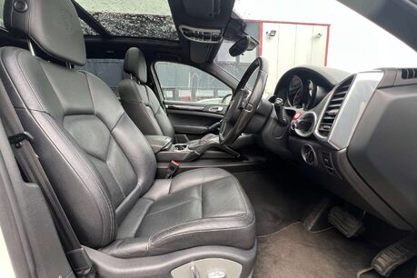 Porsche Cayenne 3.0 TD V6 SUV 5dr Diesel Tiptronic 4WD Euro 5 (s/s) (240 ps) 26
