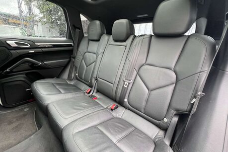 Porsche Cayenne 3.0 TD V6 SUV 5dr Diesel Tiptronic 4WD Euro 5 (s/s) (240 ps) 33