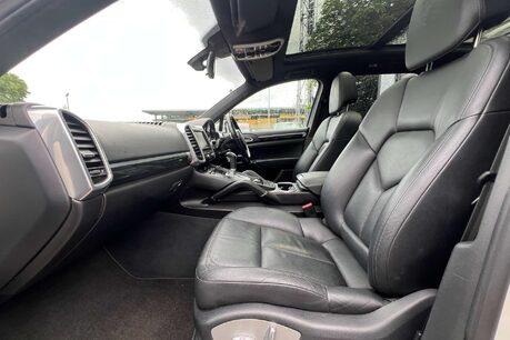 Porsche Cayenne 3.0 TD V6 SUV 5dr Diesel Tiptronic 4WD Euro 5 (s/s) (240 ps) 37