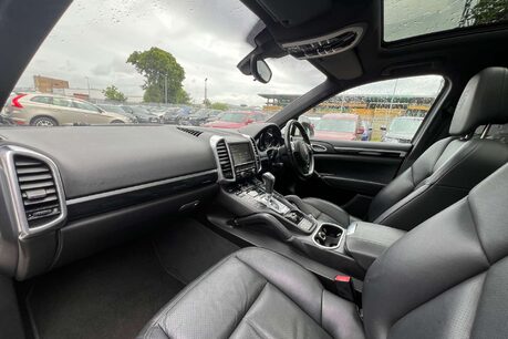 Porsche Cayenne 3.0 TD V6 SUV 5dr Diesel Tiptronic 4WD Euro 5 (s/s) (240 ps) 39