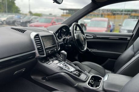 Porsche Cayenne 3.0 TD V6 SUV 5dr Diesel Tiptronic 4WD Euro 5 (s/s) (240 ps) 40