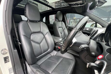 Porsche Cayenne 3.0 TD V6 SUV 5dr Diesel Tiptronic 4WD Euro 5 (s/s) (240 ps) 25