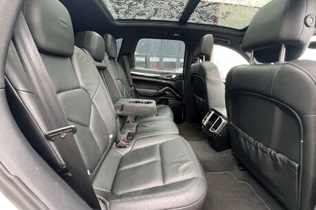Porsche Cayenne 3.0 TD V6 SUV 5dr Diesel Tiptronic 4WD Euro 5 (s/s) (240 ps) 30