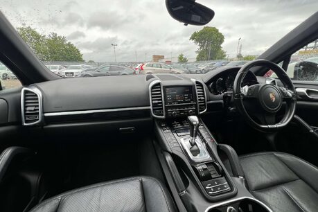 Porsche Cayenne 3.0 TD V6 SUV 5dr Diesel Tiptronic 4WD Euro 5 (s/s) (240 ps) 41